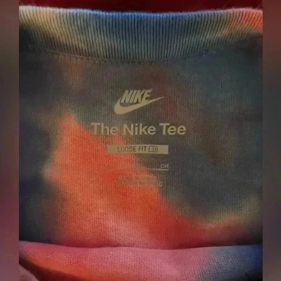 Men’s Size Small Loose Fit Nike Short Sleeve Shirt - Picture 3 of 4